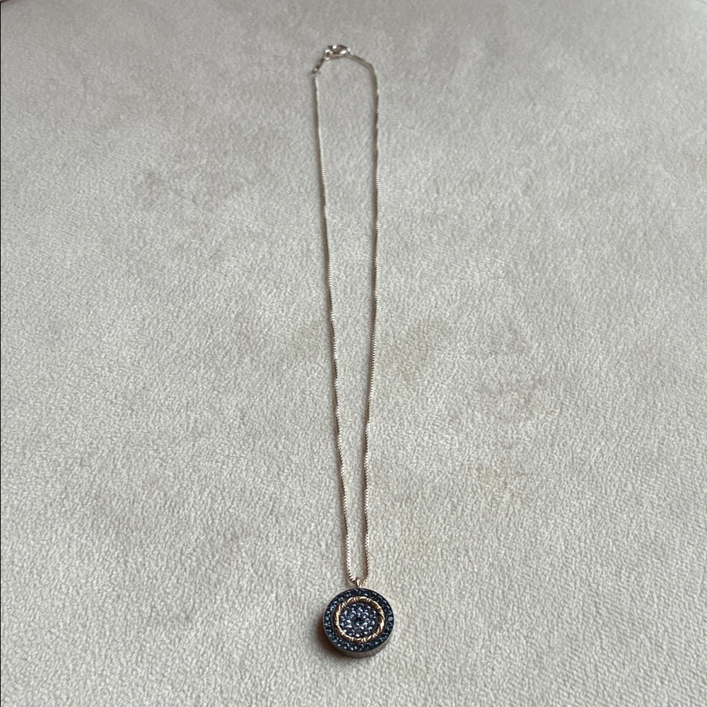 Elegant Silver and Blue Pendant Necklace